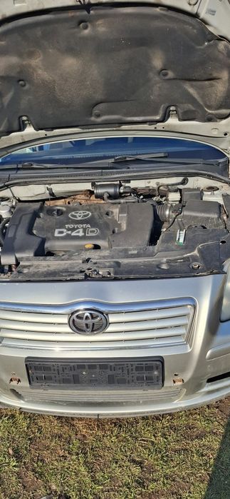Dezmembrez Toyota avensis t25 2l dizel 2004. 116cp