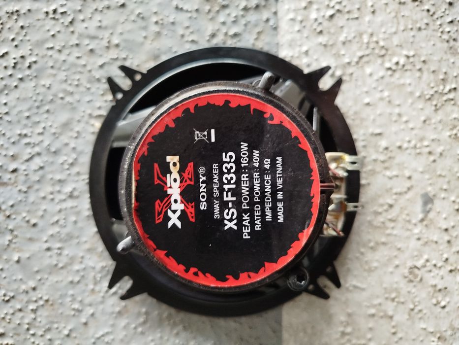 Fete boxe Sony  xploud   noi  pe 13 cm