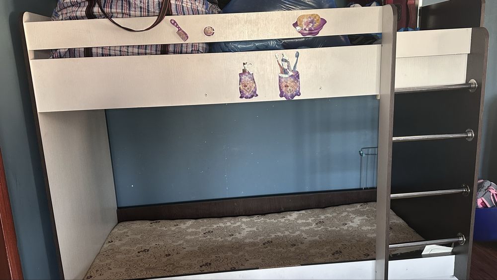 Продам двухяростную кровать