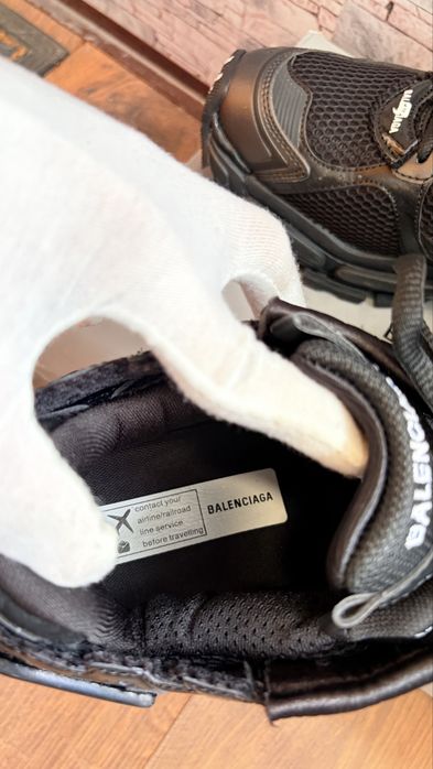Balenciga Runners led
