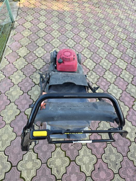 Vând mașina de tuns iarba Honda