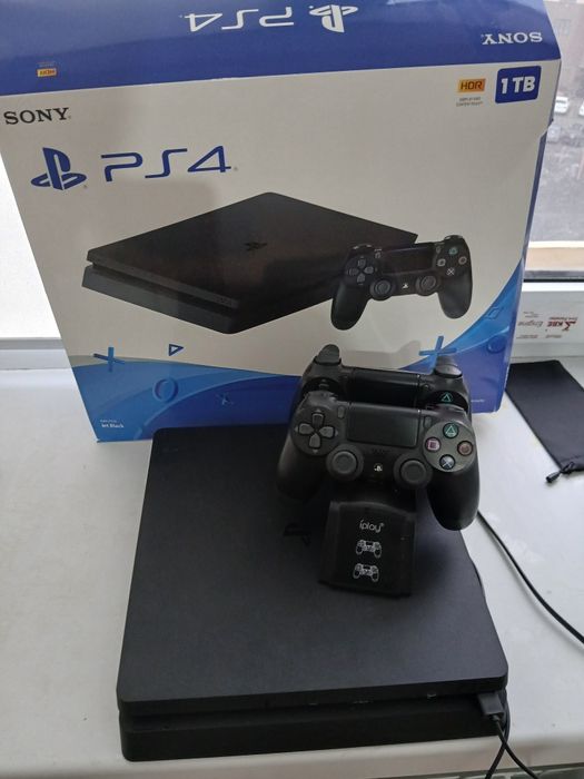 Продаётся PS4 Sony PlayStation