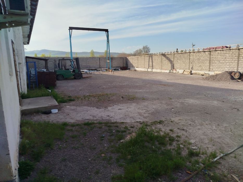 Сдам в аренду производственную территорию с цехом 14 соток