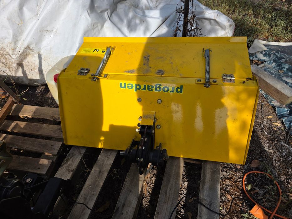 Motocultor 4X4 cu accesorii de grădină