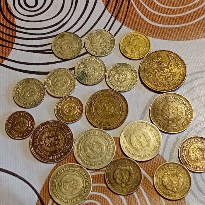 Продавам стари монети