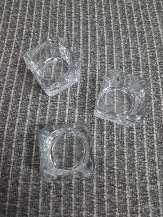 Vand 15 suport patrat de sticla transparenta pentru lumanare pastila