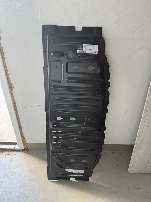 Детайл - заден панел за Мецедес W206