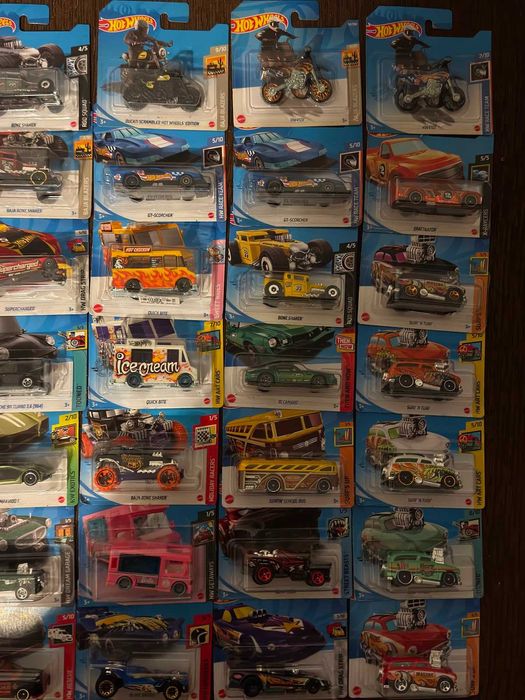 Lot masinute Hot Wheels (42 buc.)