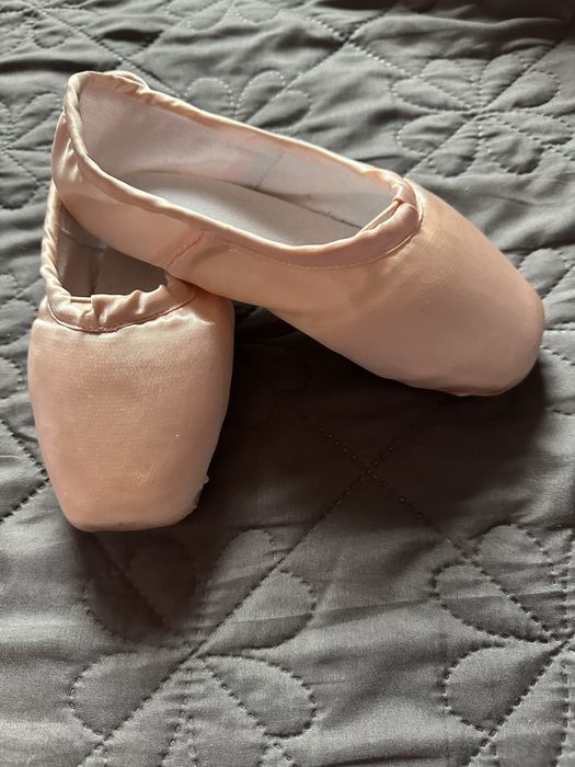 Продам новые пуанты