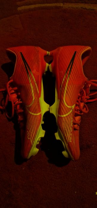 Бутонки Nike!!!!