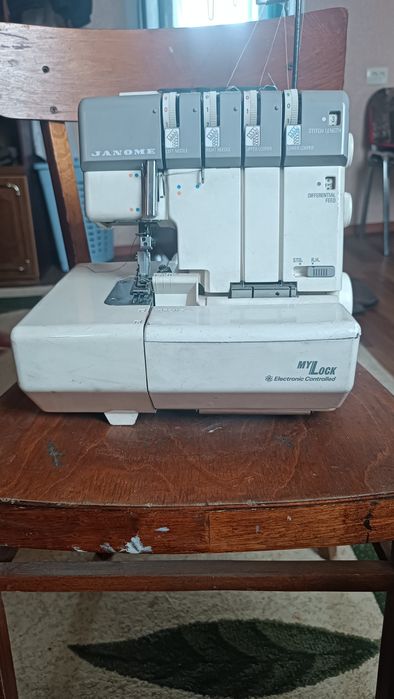 Продам оверлок жаноме