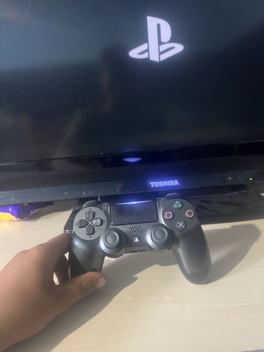 Vând ps 4 perfect duncional