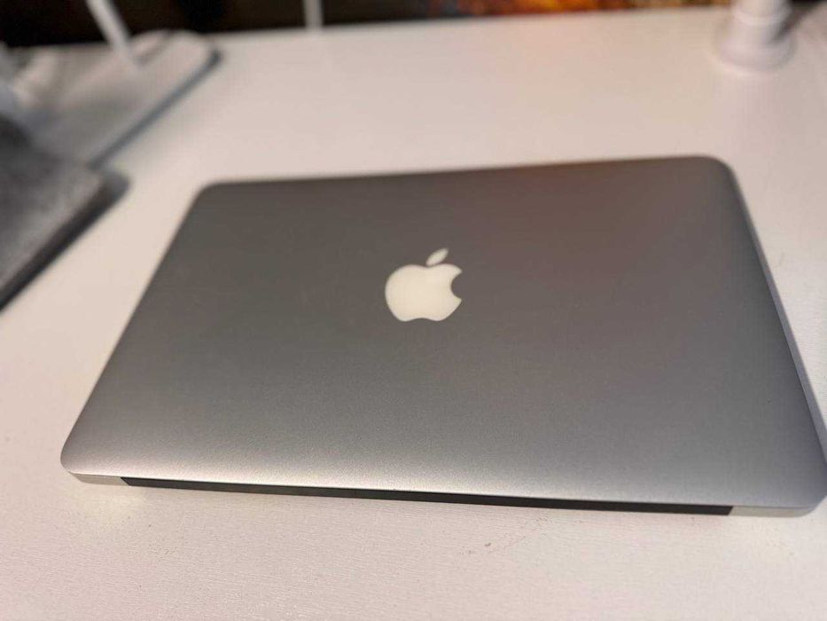 Apple MacBook Air 11" (Mid 2012)