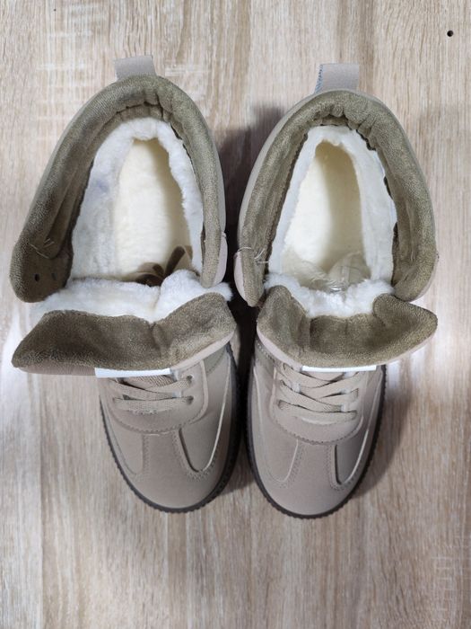 Тёплые женские кроссовки Adidas