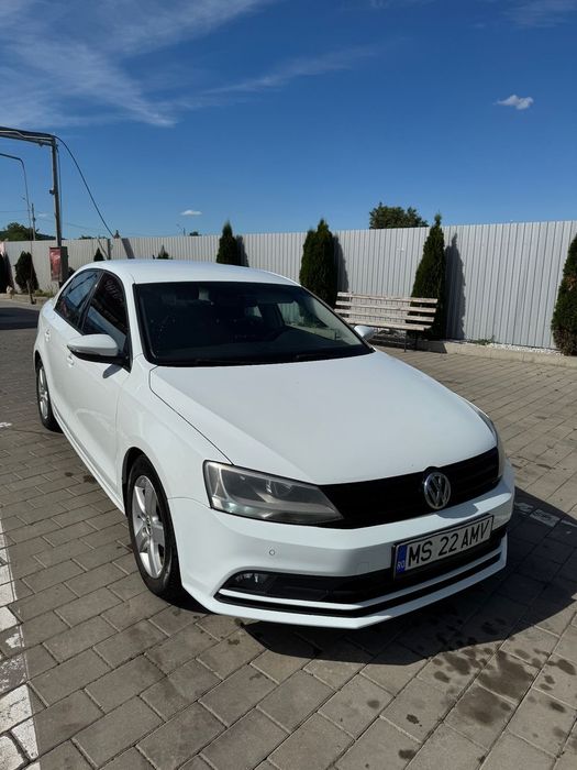 Volkswagen Jetta Masina este in stare foarte buna!
