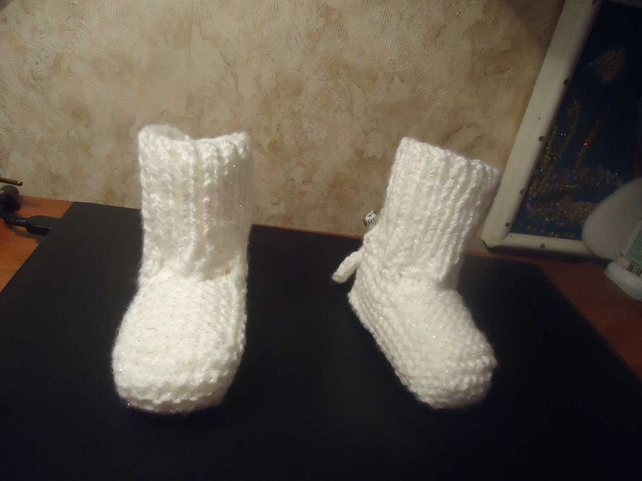 пинетки -сапожки малышам (ручная работа)