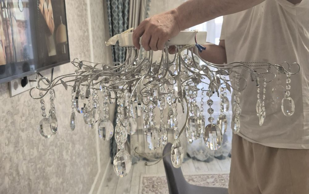 Продаю хрустальную люстру