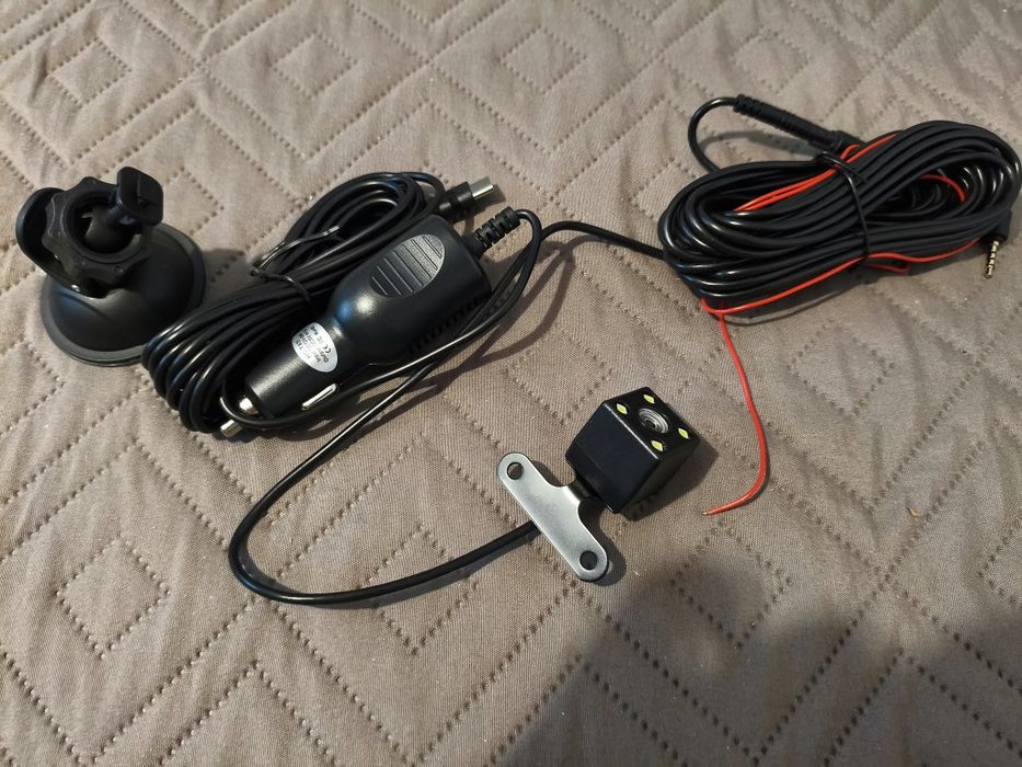 Camera auto tripla