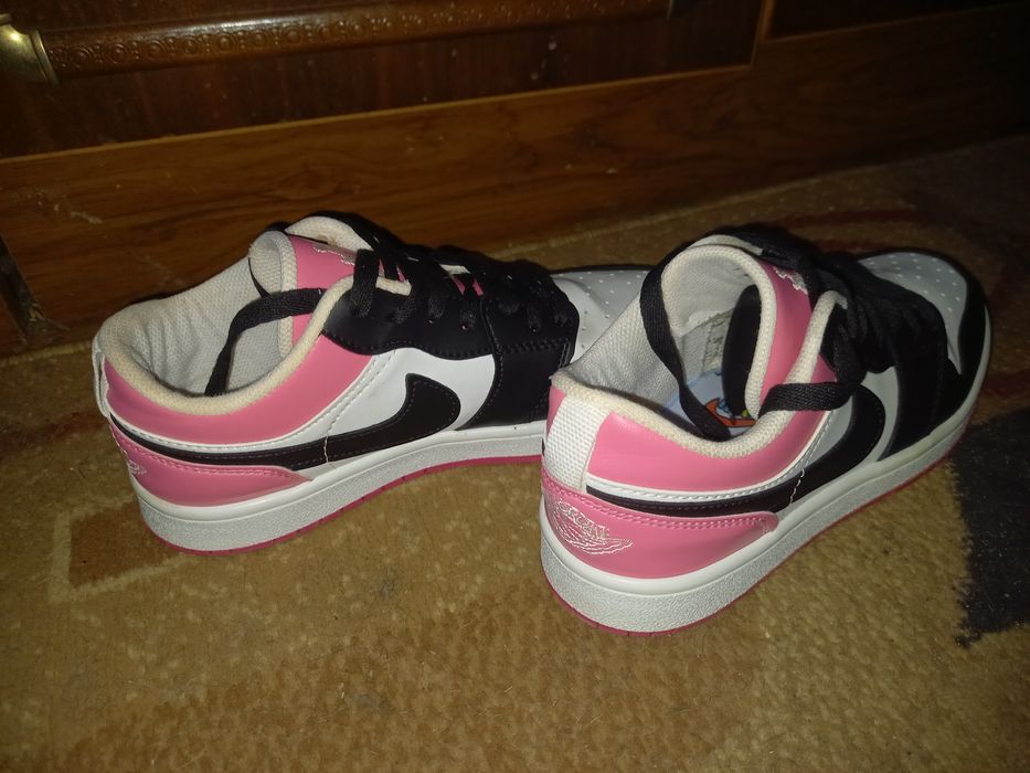 Кроссовки Nike AIR JORDAN.