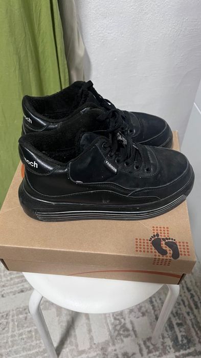 Кроссовки с мехом