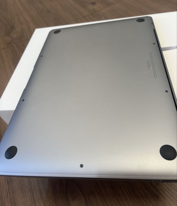 почти новая Macbook M1 256Gb