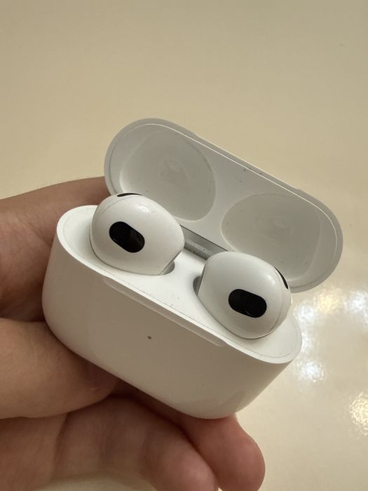 Продам Airpods 3