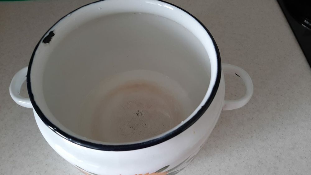 Кастрюля      ^^^