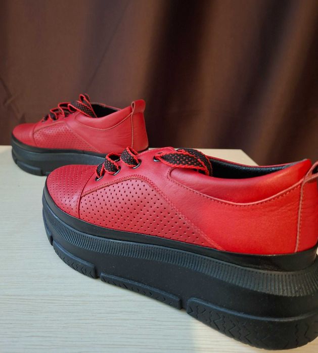 Обуквки от кожа и велур