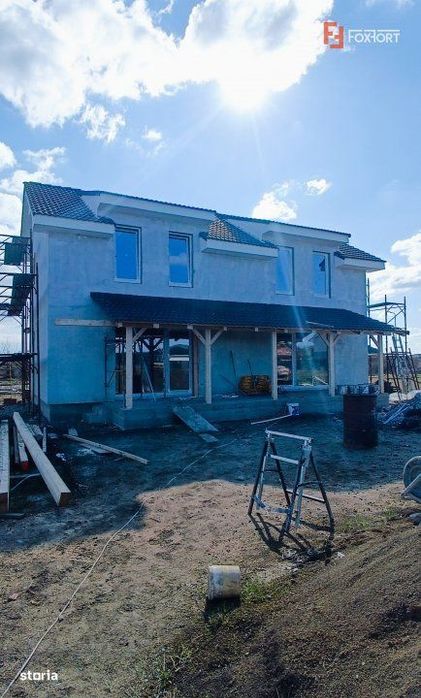 Duplex 4 camere si teren de 300 mp - zona Mosnita Veche