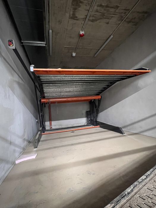 Паркинг платформа за паркиране на две нива