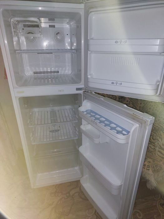 холодильник LG .