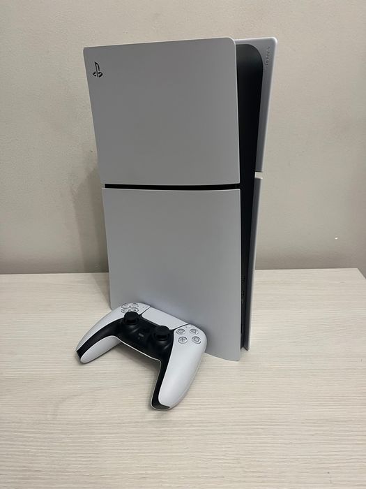 PlayStation 5 Slim с дисководом (почти новая)