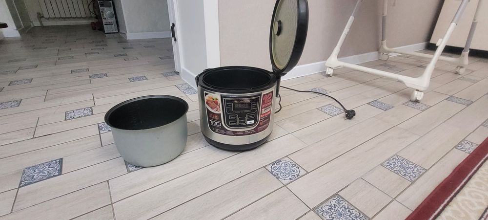 Срочно продам мультиварку.