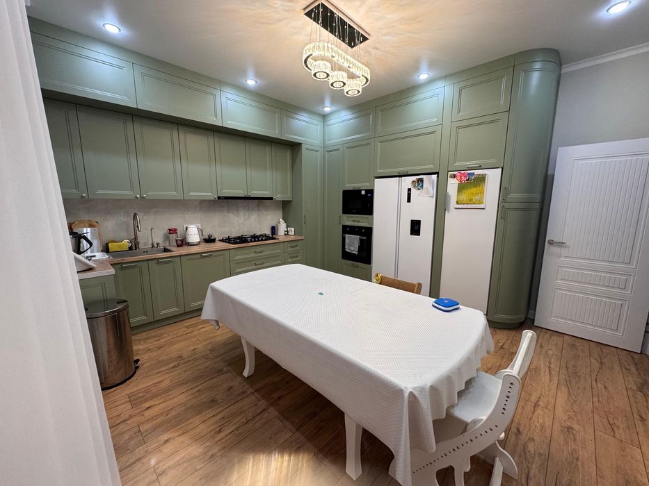 Большой, теплый дом