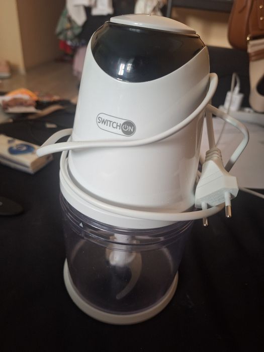 Aparat de mărunțit universal, aproape nou