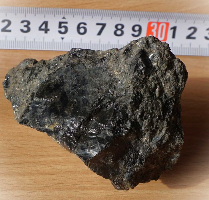 Турмалин черен - естествен, необработен