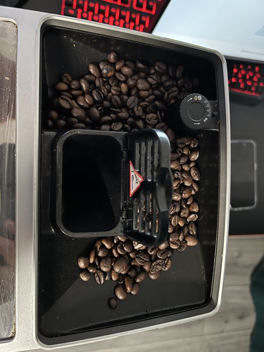 Vand aparat de cafea DeLonghi
