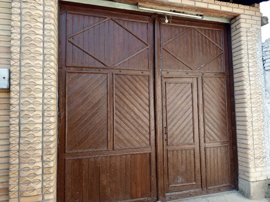 Ховли сотилади, Эски шахарда