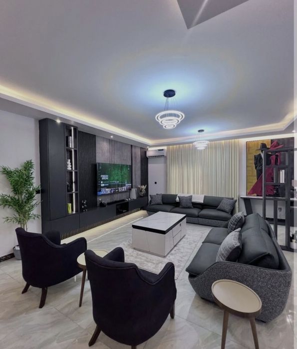 Сдаётся срочно шикарная 2 комнатная квартира на  метро Максима Горкого