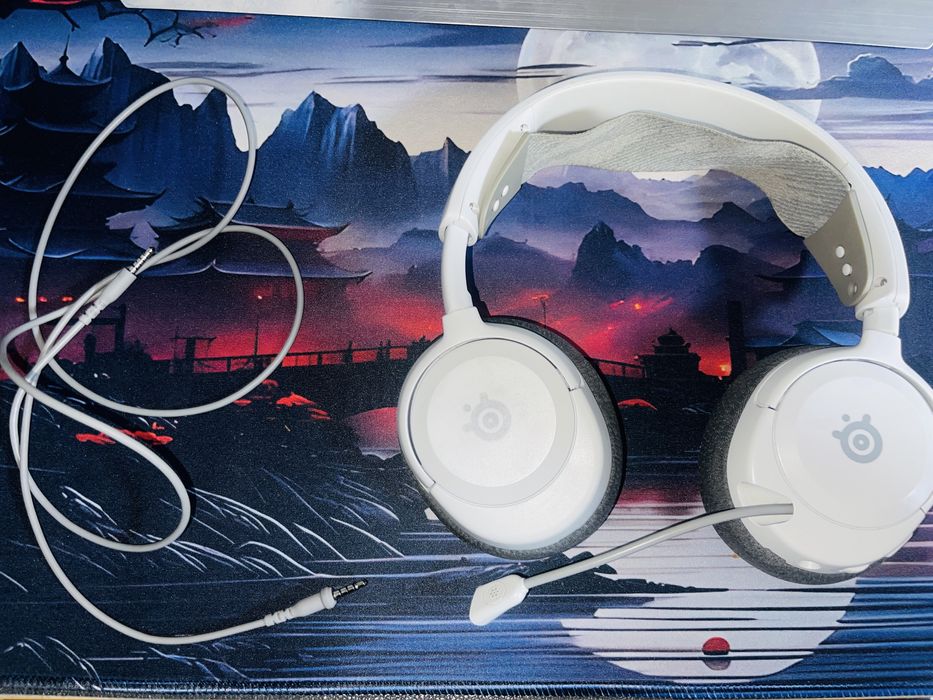 Продам Наушники SteelSeries Arctis Nova 1 белый