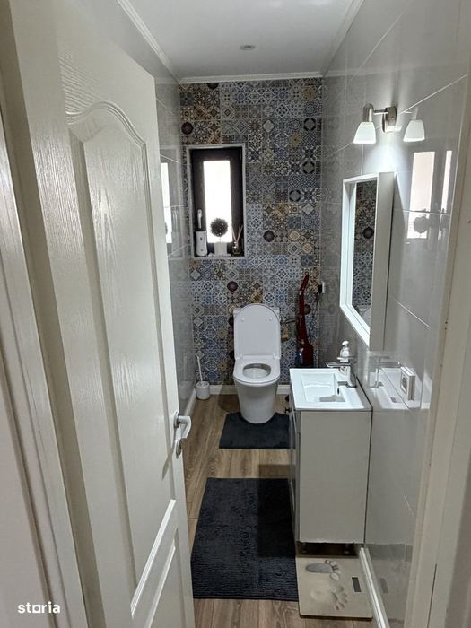 Casă de vânzare, complet mobilată și utilată.