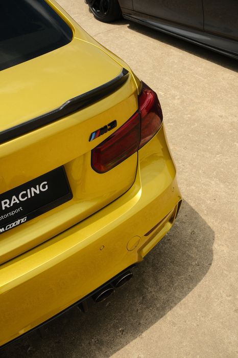 Фотограф на коли