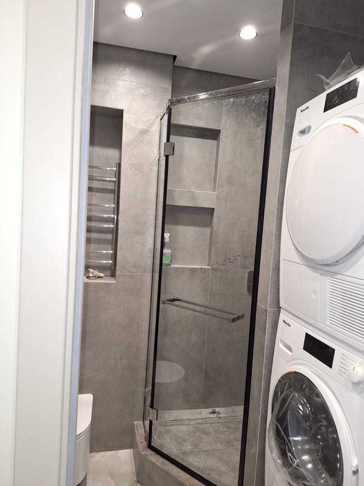 Дверь из стекла в душевую