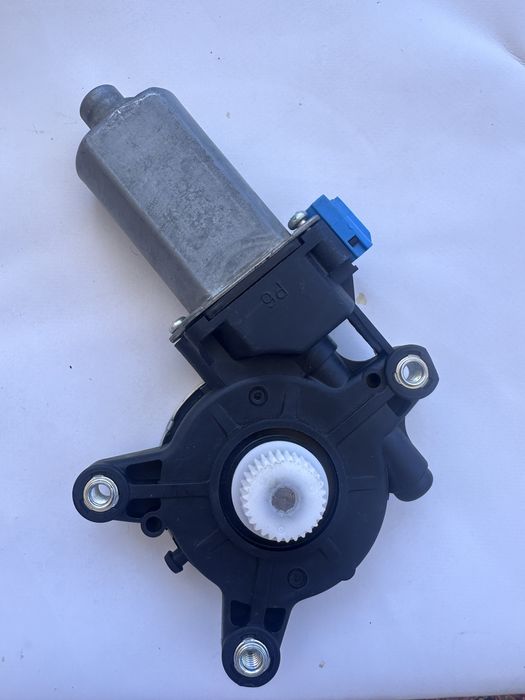 Продаю моторчик стеклоподъёмника