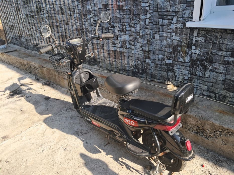 Продам б/у элеткро скутер snapy700