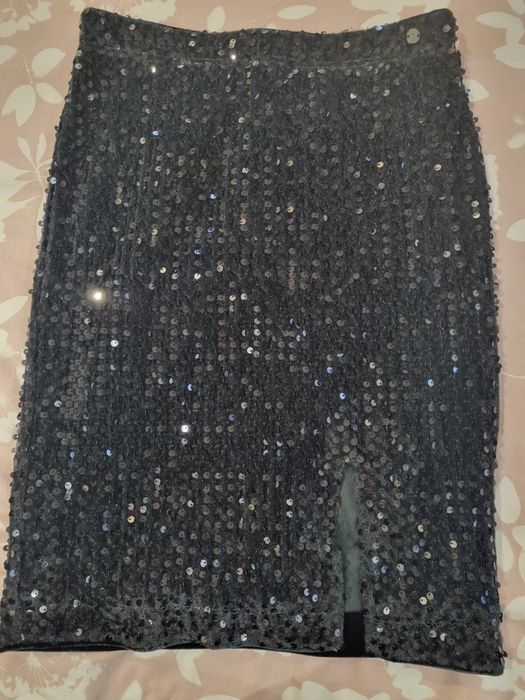 Пола Dika от кадифе с пайети