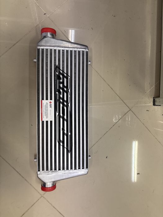 универсален интеркулер Intercooler Races 550x230x65 63мм bar&plate