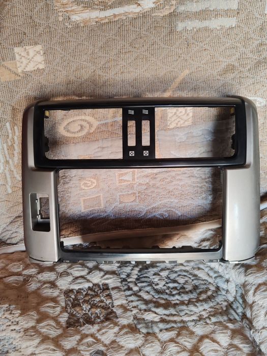 Штатная рамка на прадо 150