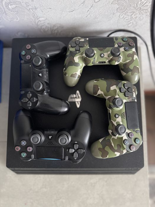 Продам PS4 PRO версия