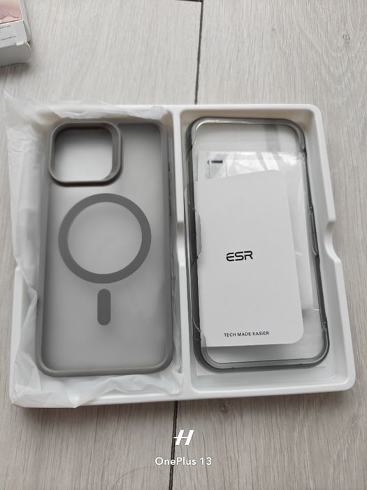 Vând husa  iPhone 15 Pro Max Noua!